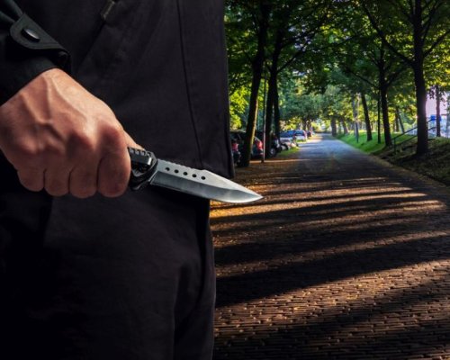 Нападнаха и ограбиха две жени в парк в Дупница, едната е ранена с нож