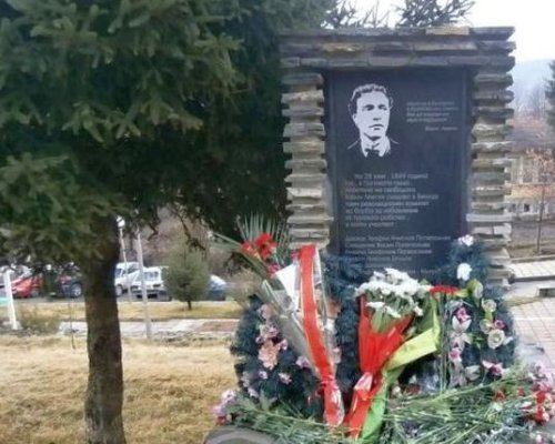 Белица свежда глава пред Апостола на свободата