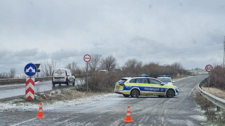 Сложна пътна обстановка в 11 области, бедствено положение в Смолян Сложна пътна обстановка в 11 области, бедствено положение в Смолян