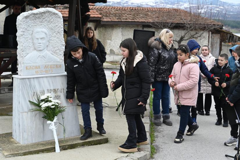 153 години безсмъртие: Крупник се преклони пред паметта на Васил Левски 153 години безсмъртие: Крупник се преклони пред паметта на Васил Левски