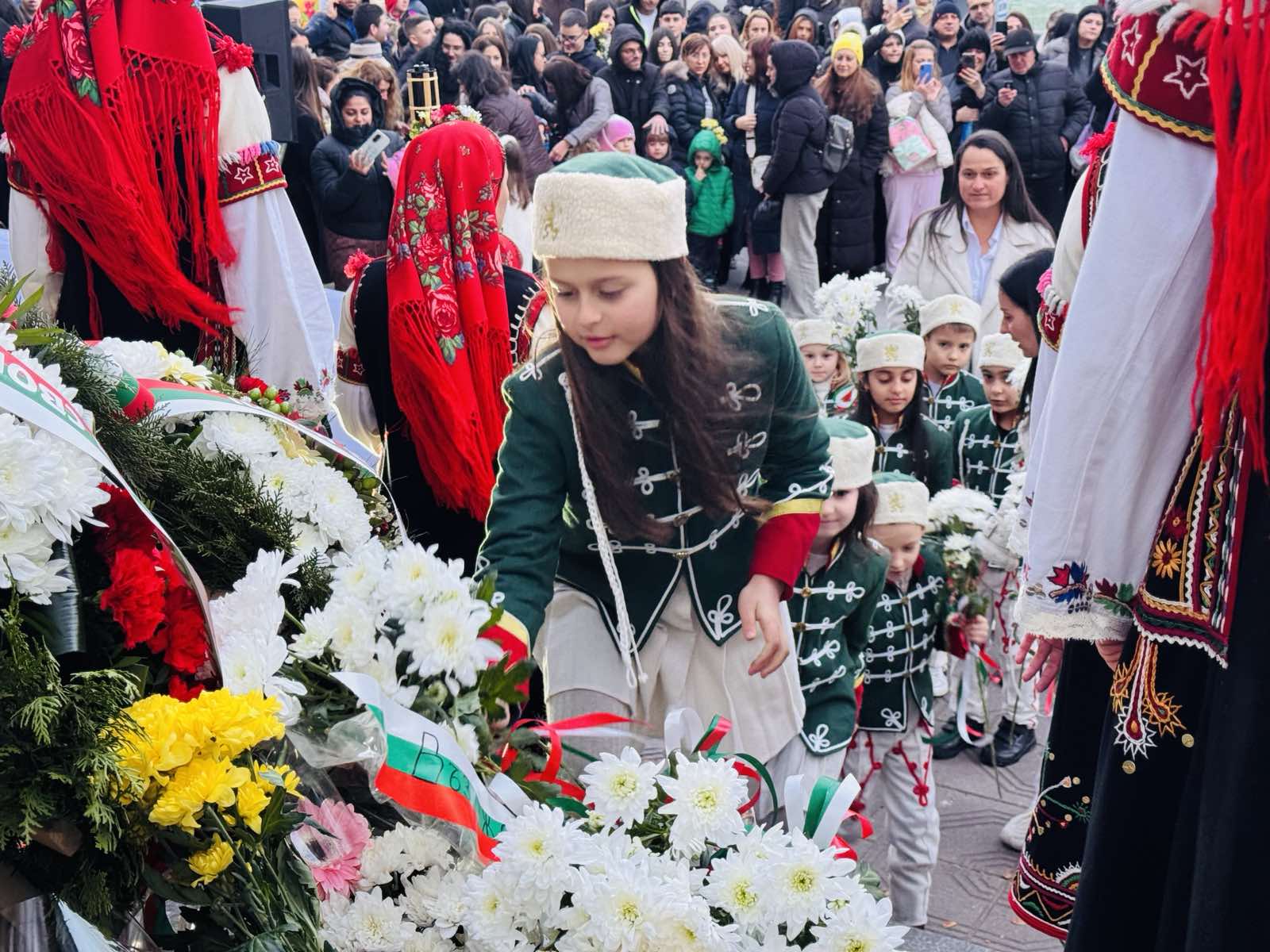 Поклон, Апостоле: 153 години от гибелта на Васил Левски отбелязаха в Сандански Поклон, Апостоле: 153 години от гибелта на Васил Левски отбелязаха в Сандански