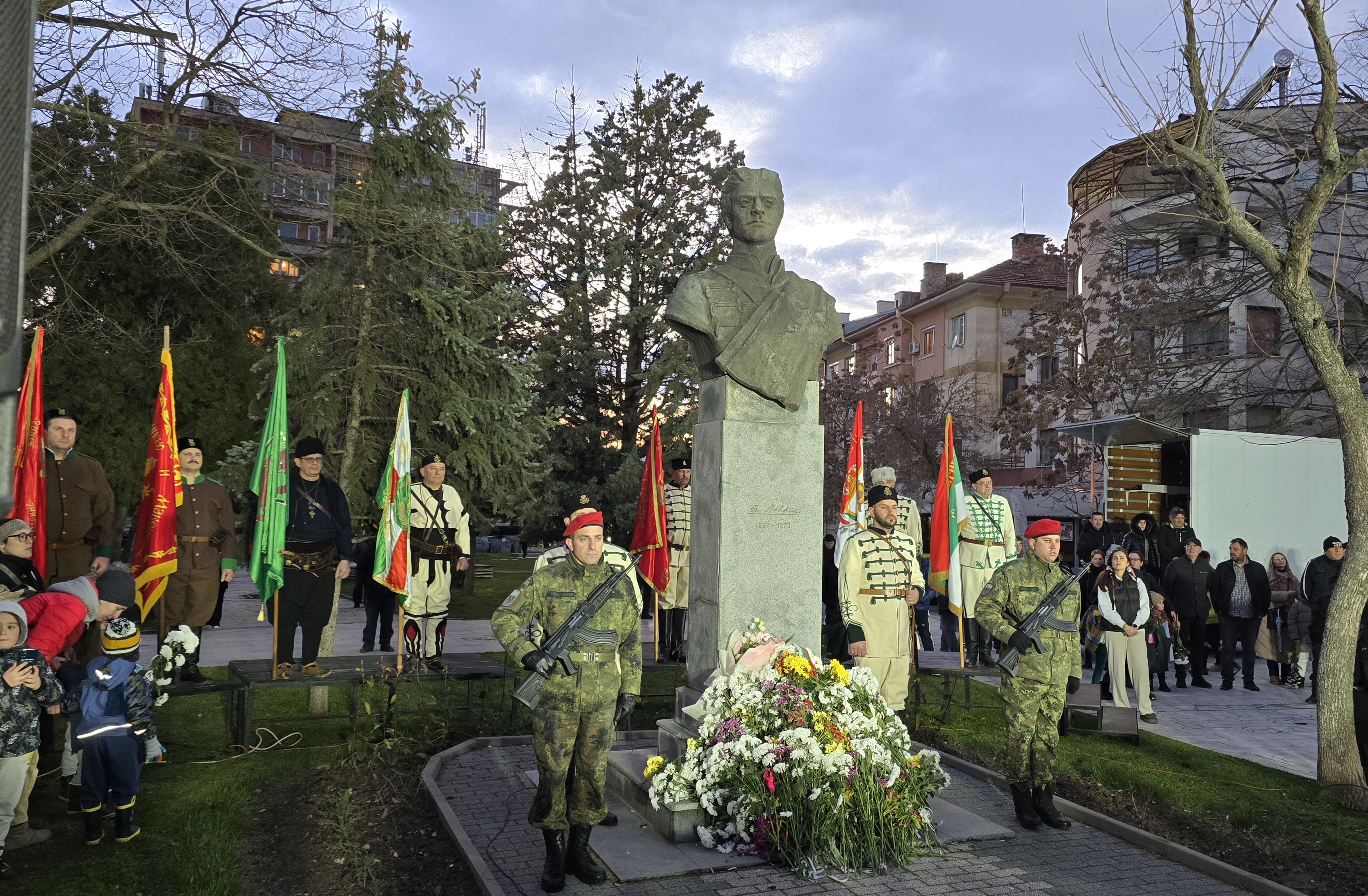 С шествие и военни почести Благоевград отбеляза 153 години от гибелта на Апостола на свободата Васил Левски С шествие и военни почести Благоевград отбеляза 153 години от гибелта на Апостола на свободата Васил Левски