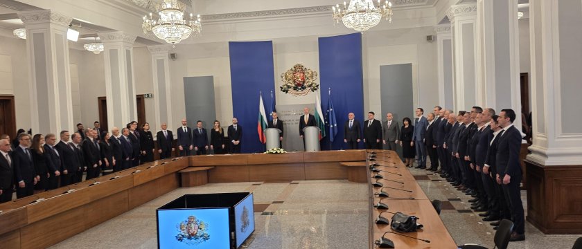 Росен Желязков предаде властта на Андрей Гюров Росен Желязков предаде властта на Андрей Гюров