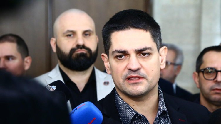 Радостин Василев: В кабинета има шокиращи имена Радостин Василев: В кабинета има шокиращи имена