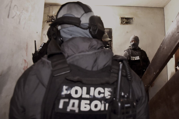 Удар на ГДБОП! Арестуваха трима за сексуална експлоатация Удар на ГДБОП! Арестуваха трима за сексуална експлоатация