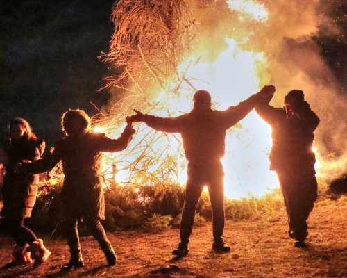 Традиционната стрелечка озари небето над Банско за Сирни Заговезни