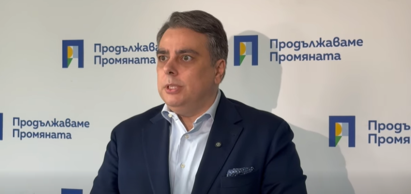 Асен Василев кани Румен Радев на протест срещу Сарафов Асен Василев кани Румен Радев на протест срещу Сарафов