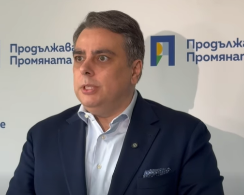 Асен Василев кани Румен Радев на протест срещу Сарафов
