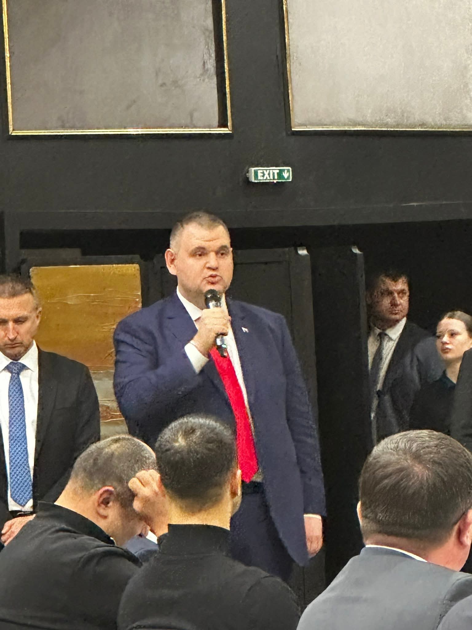 Делян Пеевски бе домакин на тържествена вечеря-ифтар по случай свещения за мюсюлманите месец Рамазан