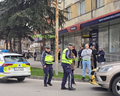 Внимание, шофьори! ПТП при Строителния техникум в Благоевград затруднява движението