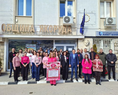 В Деня на розовата фланелка: Кметът на Якоруда М. Вакльов и ученици казаха-Не на тормоза!