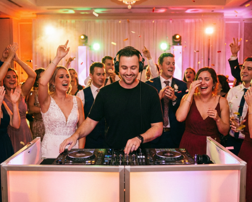 Как сватбеният DJ създава емоцията на вашия специален ден