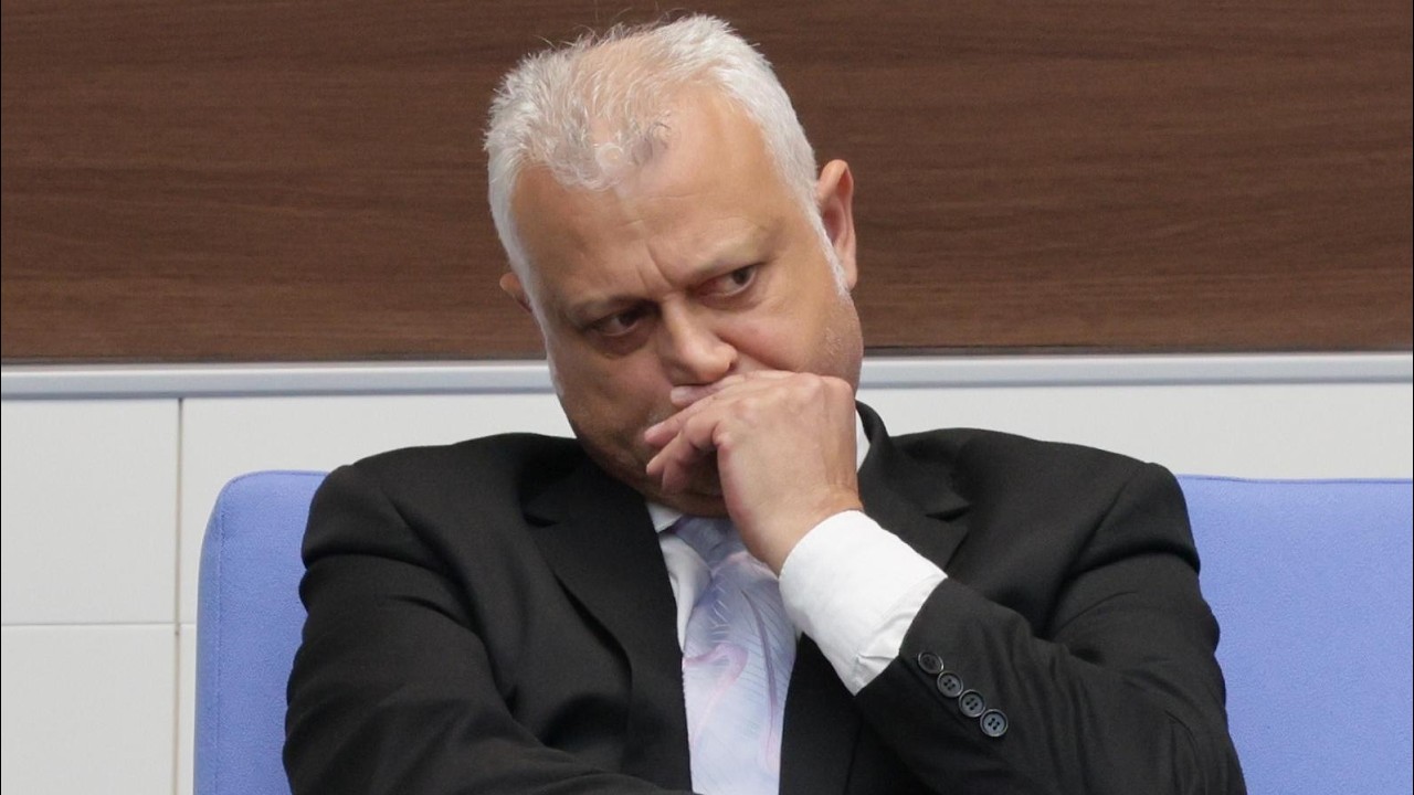 Парламентът изслуша вътрешния министър Емил Дечев заради казуса Петрохан и твърдения за натиск в МВР Парламентът изслуша вътрешния министър Емил Дечев заради казуса Петрохан и твърдения за натиск в МВР