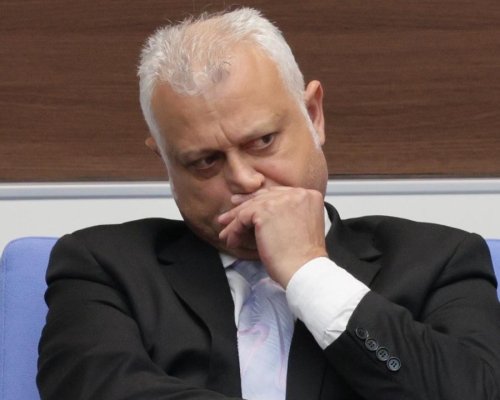 Парламентът изслуша вътрешния министър Емил Дечев заради казуса  Петрохан  и твърдения за натиск в МВР