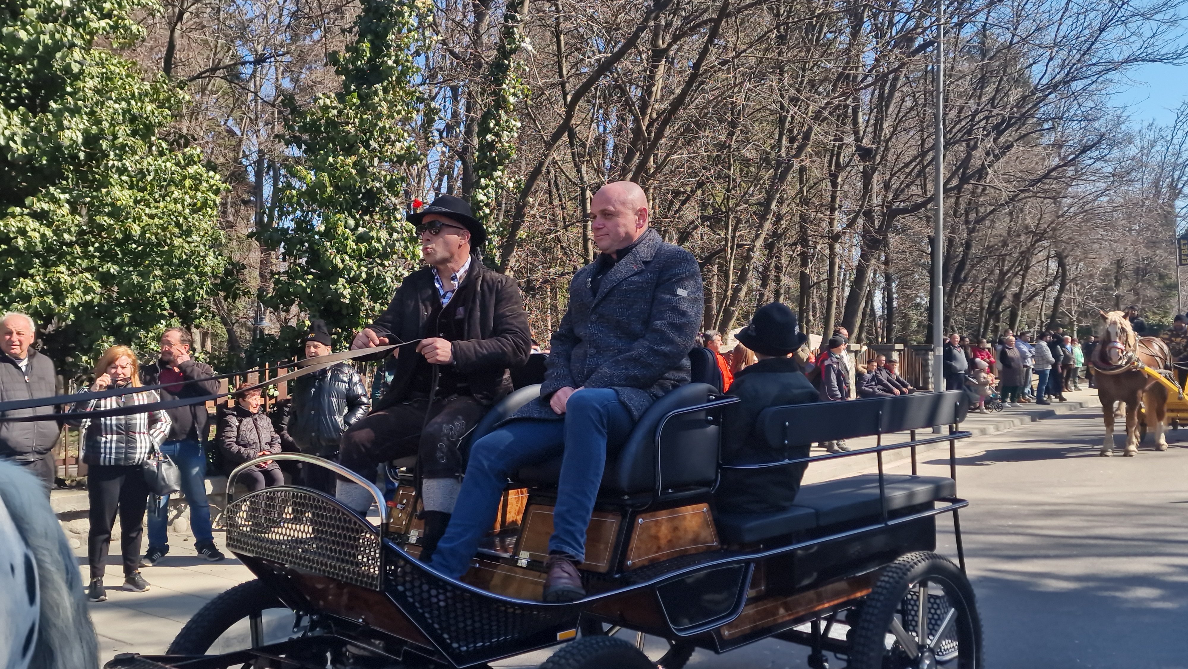 Кметът на Банско яхна кон и поведе шествието за Тодоровден в курортния град