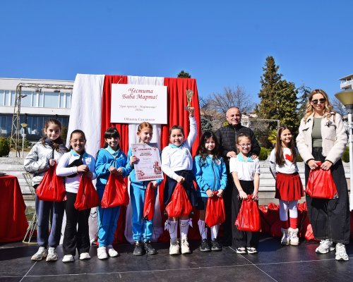 Празник на традицията и детското творчество озари площад България в Сандански