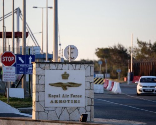 Удари с дронове в Кипър, училищата са затворени