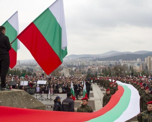 В навечерието на 3 март: 83 от хората у нас се чувстват българи, 9 - европейци
