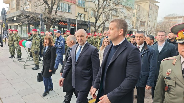 Радев се закани: На тези избори тръгваме на поход за бъдещето на България Радев се закани: На тези избори тръгваме на поход за бъдещето на България