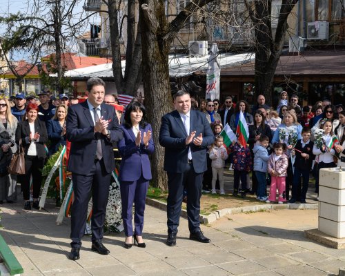 Петрич се поклони пред делото на героите, извоювали свободата на България