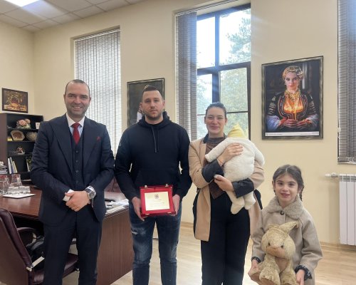 Кметът на Кюстендил награди Бебе на годината
