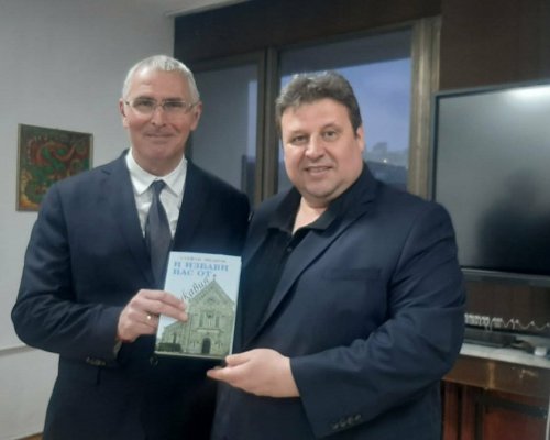 Новият областен управител на Благоевград уважи премиерата на криминален роман  И избави нас от лукавия  на Стефан Иванов