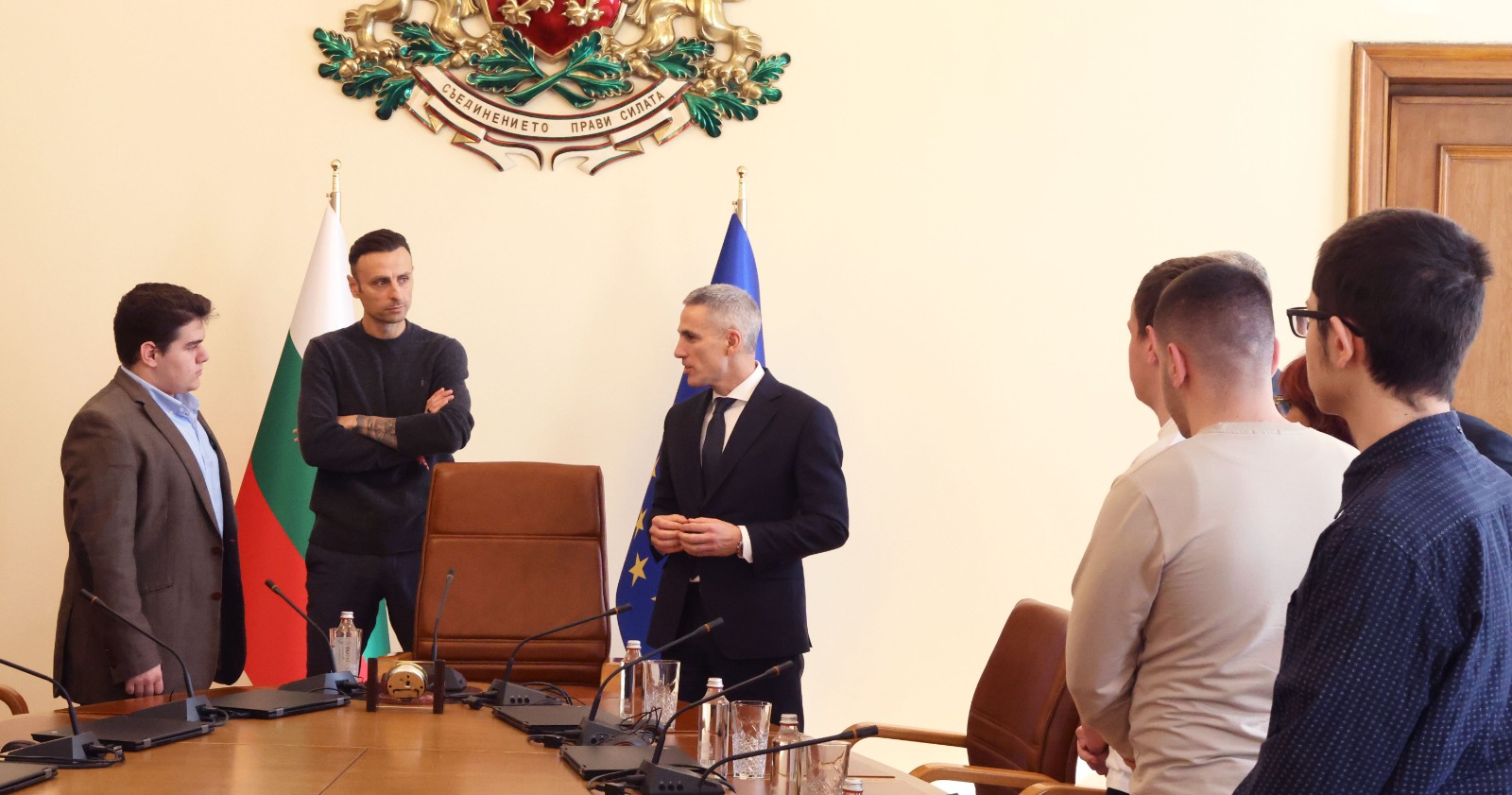 Премиерът Андрей Гюров и Димитър Бербатов обсъдиха с ученици от  Димитър Бербатов  идеи за промени и проблемите на младите