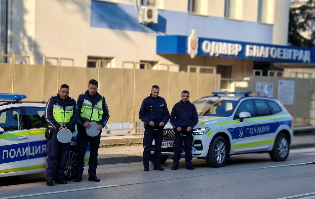 Полицейски служители на ОДМВР-Благоевград отдадоха почит към своите колеги от целя свят, загинали при изпълнение на служебния си дълг Полицейски служители на ОДМВР-Благоевград отдадоха почит към своите колеги от целя свят, загинали при изпълнение на служебния си дълг