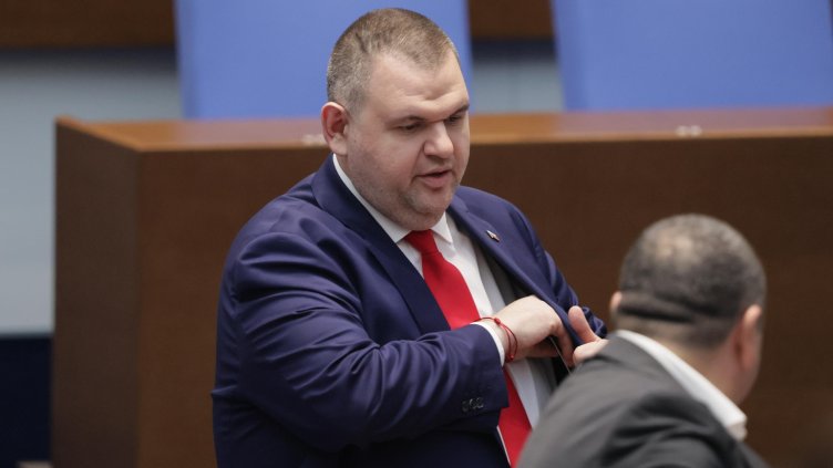 Пеевски настоява за 5 увеличение на заплатите в Български пощи