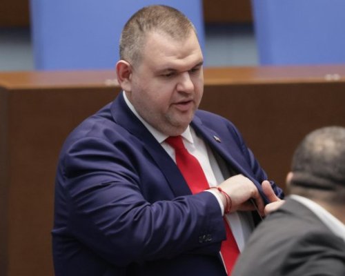 Пеевски настоява за 5 увеличение на заплатите в Български пощи