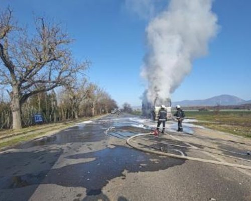 Автобус на Тракийския университет се запали между Стара Загора и Казанлък (СНИМКИ)