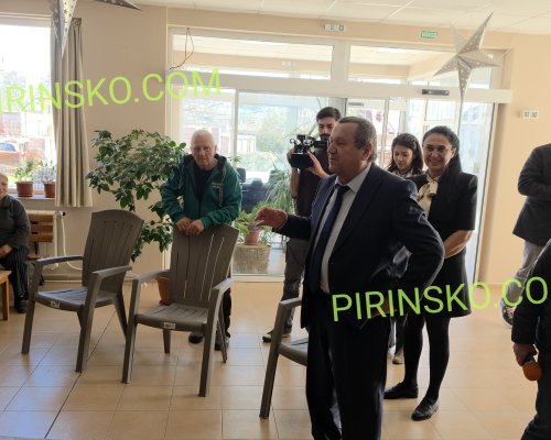 Хасан Адемов посети дома  Св. Петка  в Благоевград, за да провери дали се контролира вотът на възрастните хора