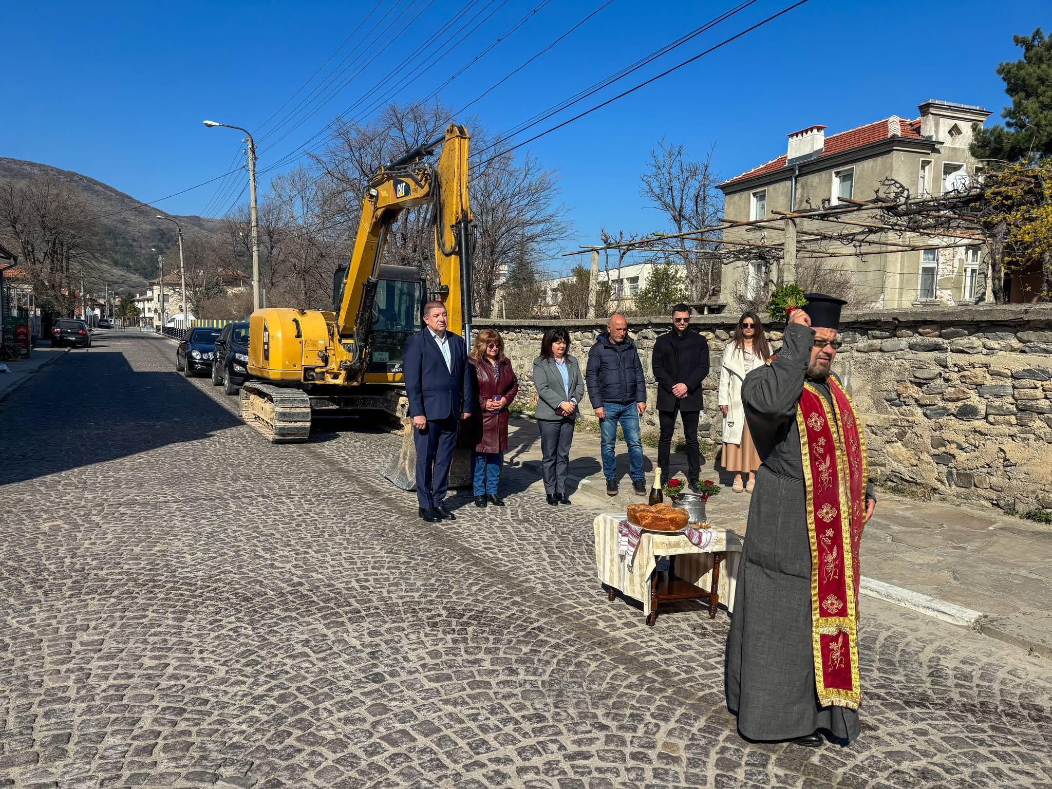 Благоевградска фирма започва мащабен ремонт и модернизация на ул. Никола Вапцаров в Кричим Благоевградска фирма започва мащабен ремонт и модернизация на ул. Никола Вапцаров в Кричим