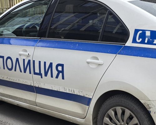 Лек автомобил се удари в електрически стълб при входа на Добринище