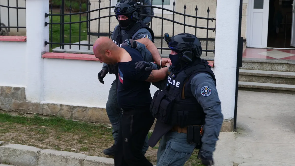 Полицейска акция срещу купуване на гласове във Варна, задържани са трима души