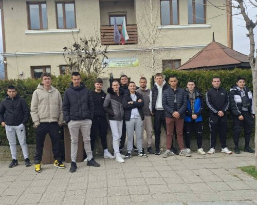 Гимназисти в Банско с успешно завършено обучение в реална работна среда