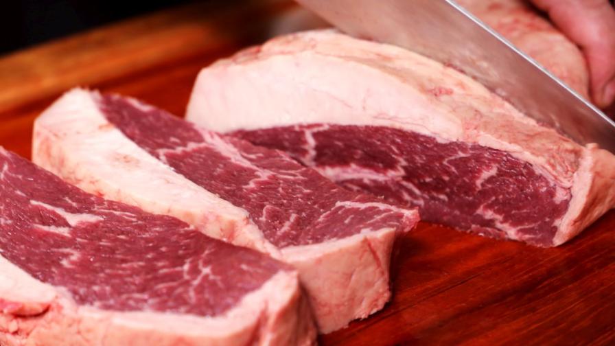 Разкриха схема за търговия с негодни хранителни продукти и чадър от институции
