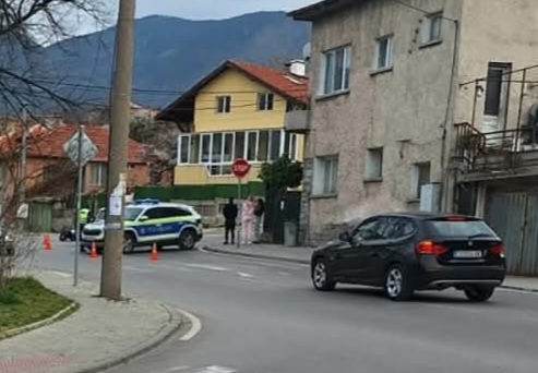 Дрогиран 18-годишен помете моторист в Дупница Дрогиран 18-годишен помете моторист в Дупница