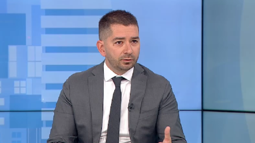Слави Василев: Мутри повече не могат да ни управляват Слави Василев: Мутри повече не могат да ни управляват