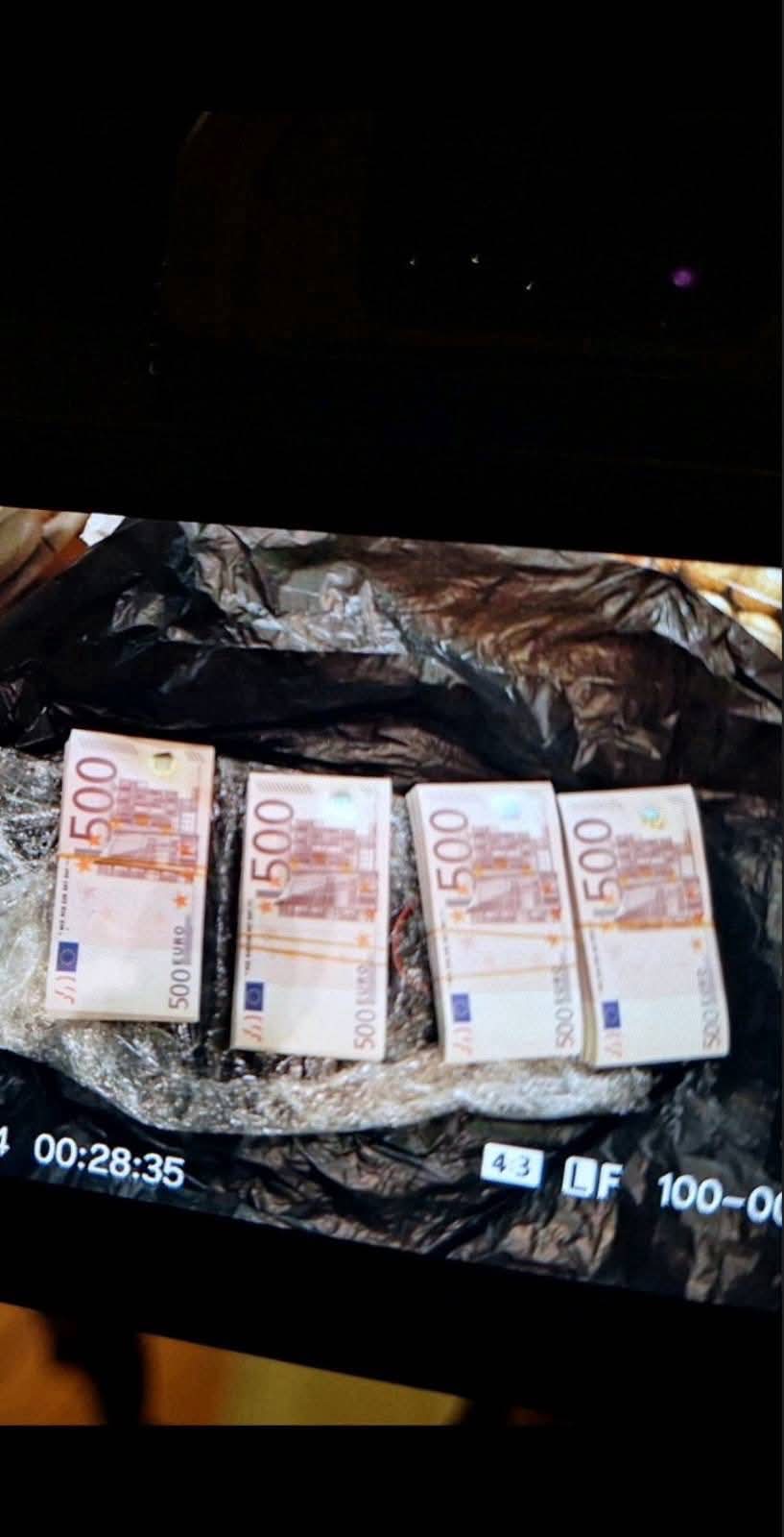 Разбиха печатница за фалшиви евро: над 1,4 млн. евро ментета и 1 кг кокаин открити при мащабна акция Разбиха печатница за фалшиви евро: над 1,4 млн. евро ментета и 1 кг кокаин открити при мащабна акция