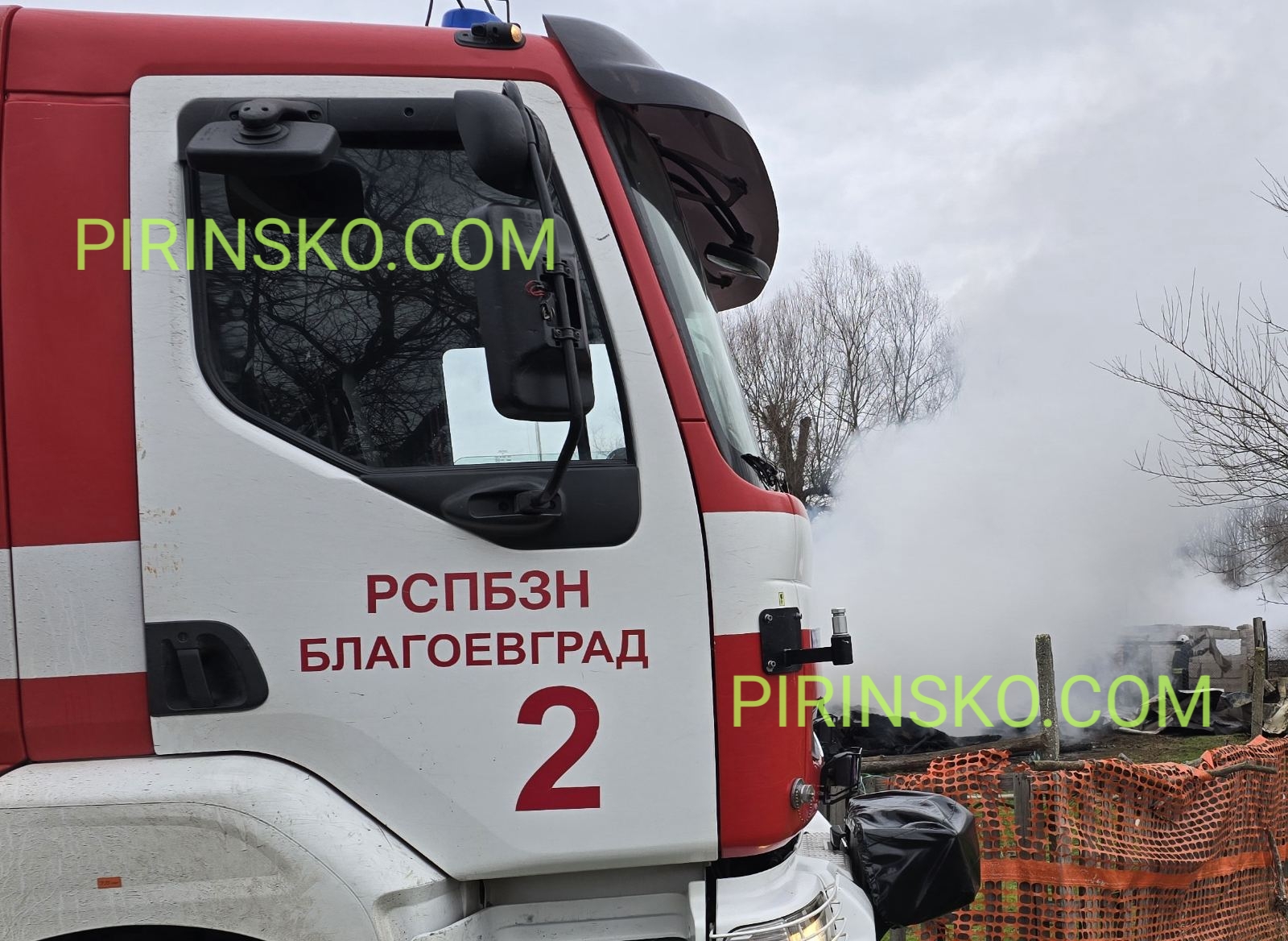 Късо съединение подпали лек автомобил на ул. Илинден в Благоевград Късо съединение подпали лек автомобил на ул. Илинден в Благоевград