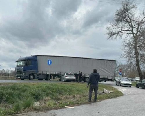 Младеж на 21 години е загинал при катастрофата между ТИР и лек автомобил край Садово