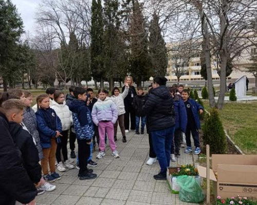 Малки ученици твориха добро на Благовещение в Кресна