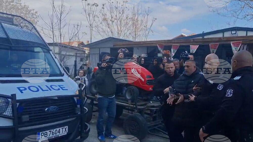 Полицията в Пловдив задържа бившия общински съветник Айри Мурад по подозрение в купуване на гласове Полицията в Пловдив задържа бившия общински съветник Айри Мурад по подозрение в купуване на гласове