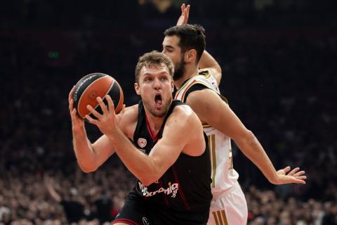 Везенков и Олимпиакос с драматична загуба в Испания