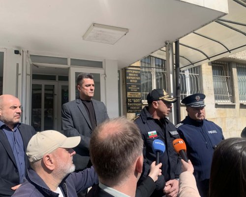 Списъци и кеш за гласове открити в жилища в Кюстендил, Бобов дол и магазин в Дупница