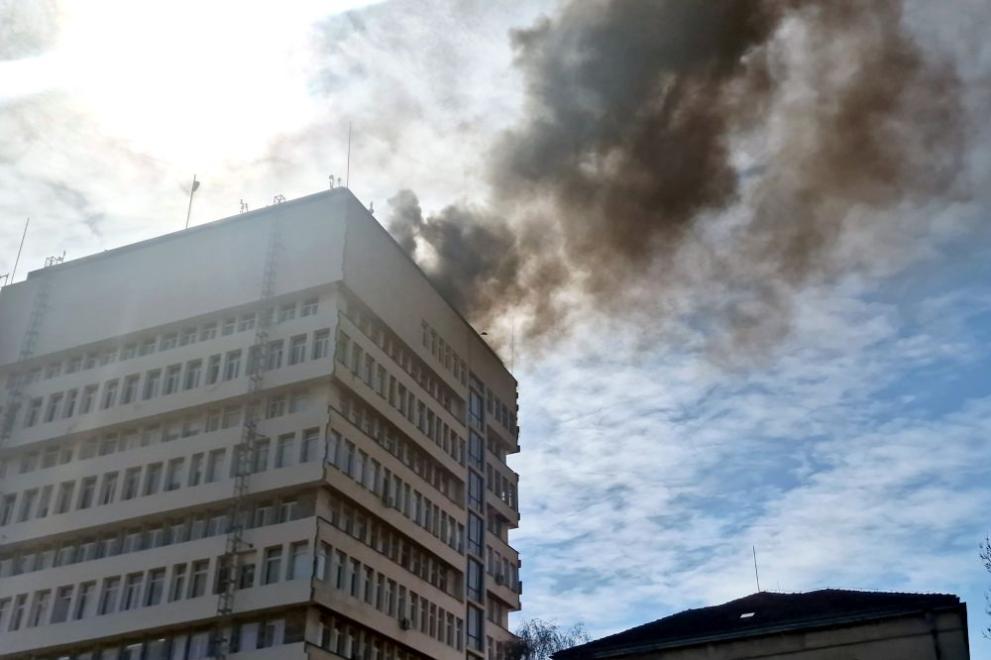 Пожар горя в сградата на общината в Разград, евакуираха служители и посетители