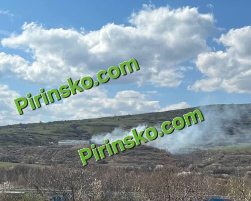 Гори депото за битови отпадъци край Дупница