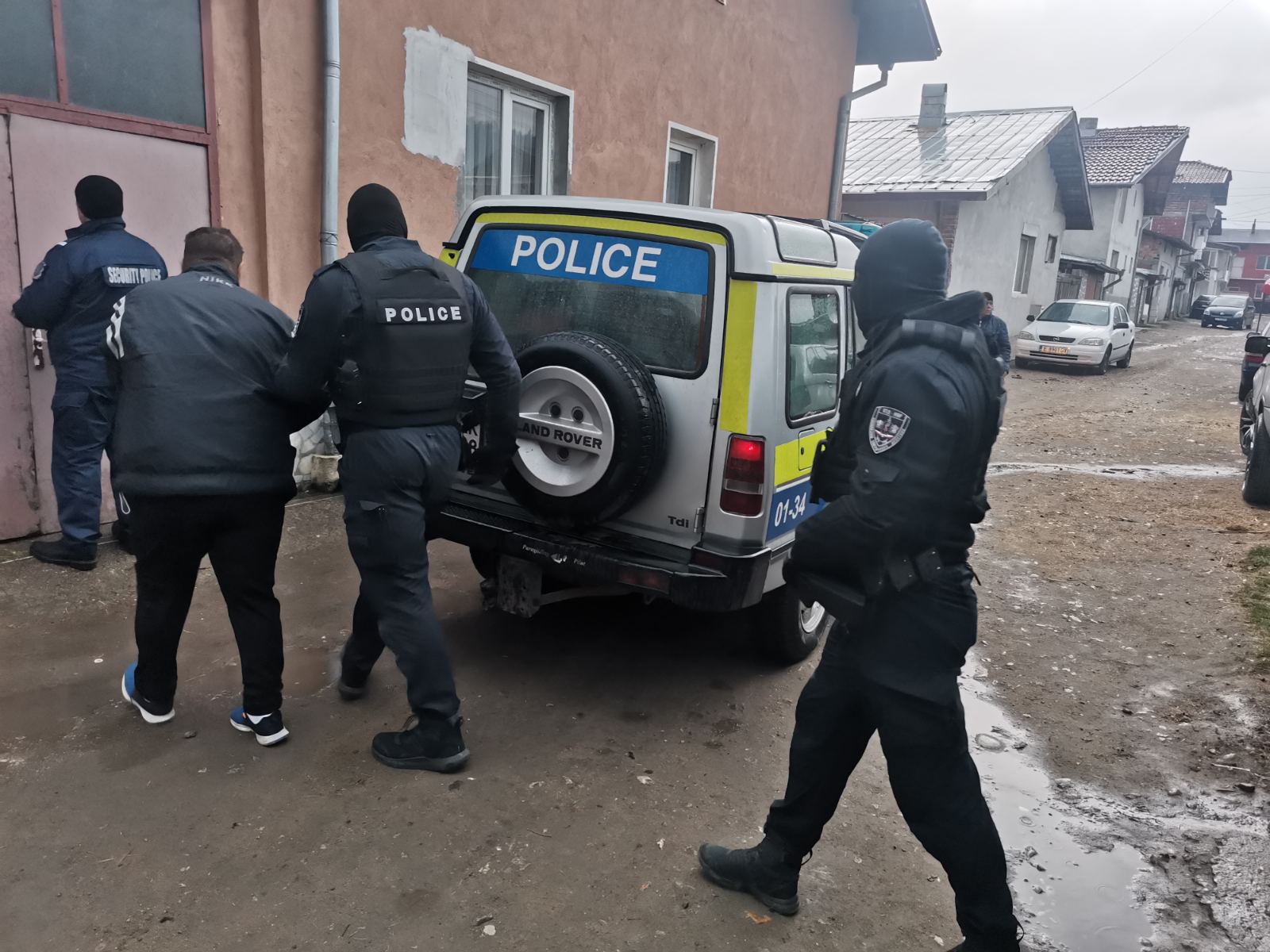 Полицията щурмува Разлог за купуване на гласове