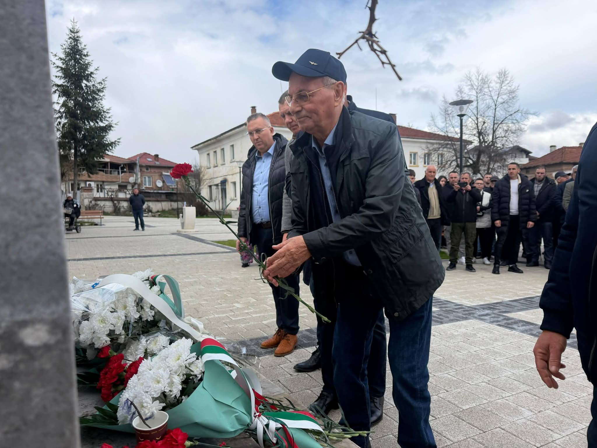 Ахмед Доган посети гоцеделчевското село Корница и почете жертвите от 1973 г.